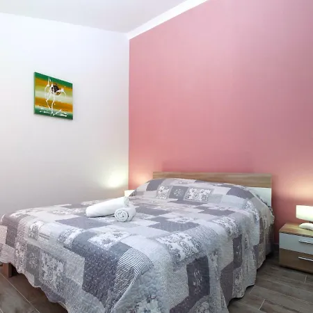 Oriana 898 * Pula
