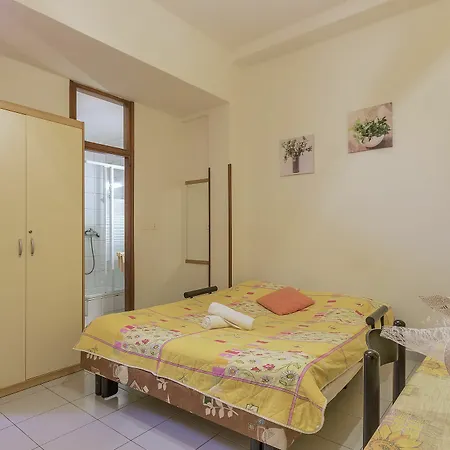 Oriana 898 Apartment Pula