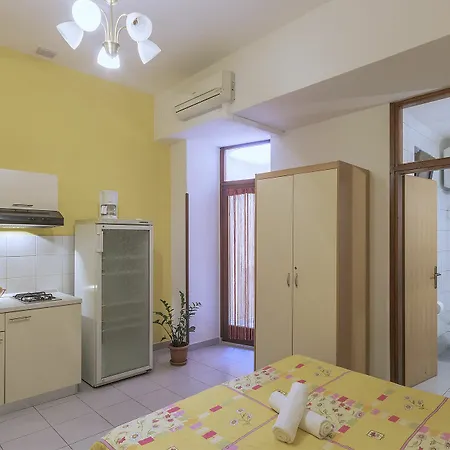 Oriana 898 Apartment Pula