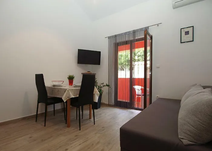 Oriana 898 Apartman Pula