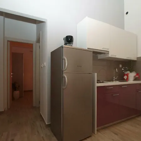 Oriana 898 アパート プーラ