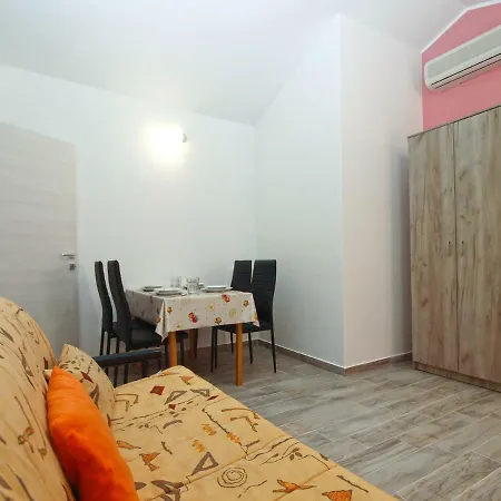 アパート Oriana 898