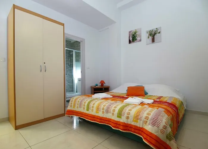 Oriana 898 شقة بولا